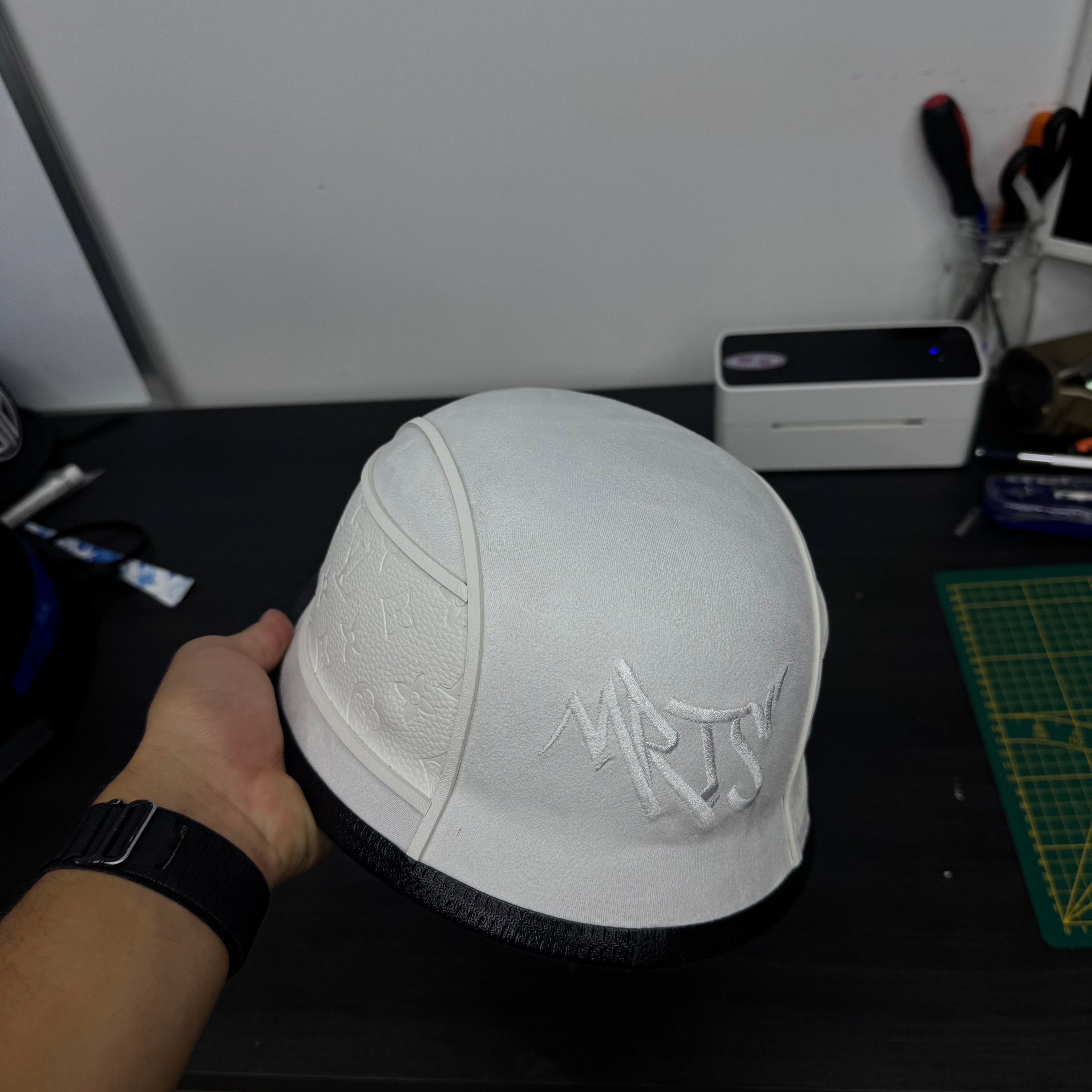 WHITE MRTS