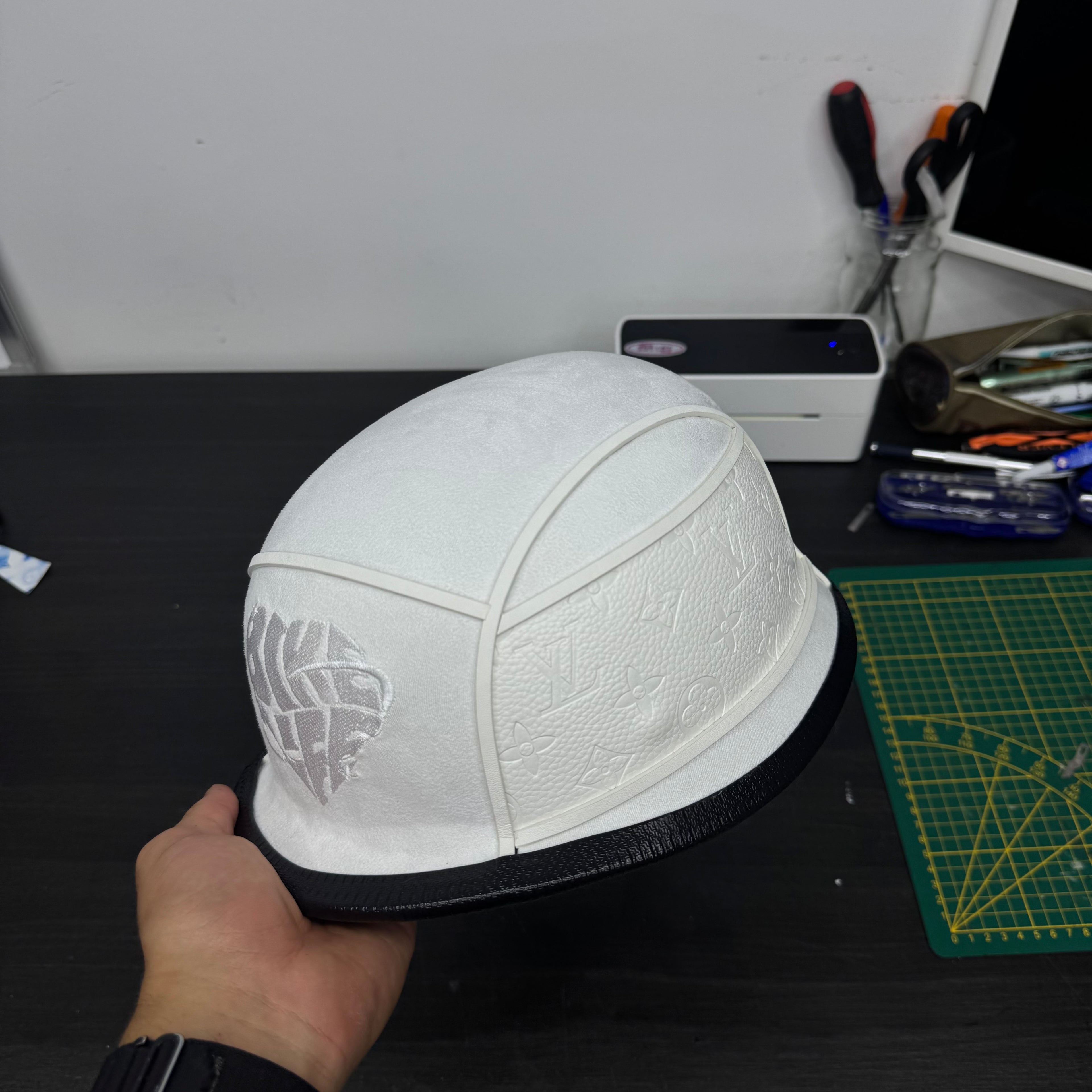 WHITE MRTS